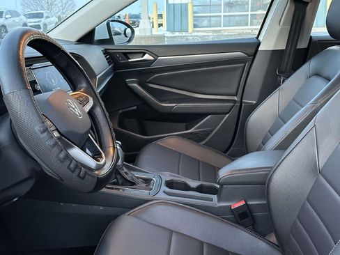 Used 2023 Volkswagen Jetta SE w/ Panoramic Sunroof Package image 8