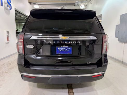 Used 2024 Chevrolet Suburban LT image 4