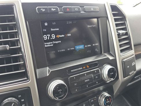Used 2019 Ford F150 Lariat w/ Equipment Group 502A Luxury AWD/4WD image 20