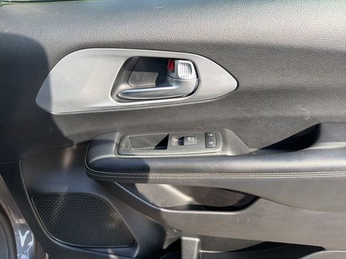 Used 2019 Chrysler Pacifica Touring-L w/ Advanced Safetytec Group FWD image 26