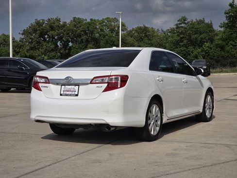 Used 2014 Toyota Camry XLE w/ Leather Package image 4