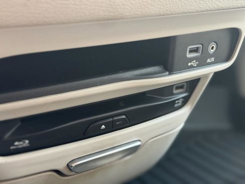 Used 2017 Chrysler Pacifica Platinum FWD image 31