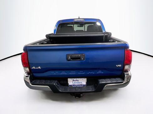 Used 2018 Toyota Tacoma SR5 AWD/4WD image 6