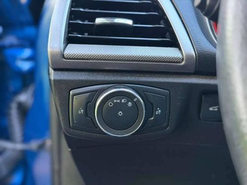 Used 2018 Ford Fusion SE FWD image 16