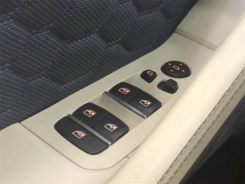 Used 2023 BMW X6 M w/ Executive Package image 27