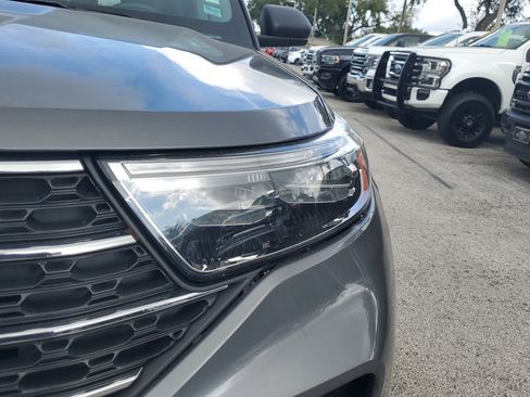 Used 2022 Ford Explorer XLT w/ Equipment Group 202A image 3