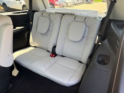 New 2026 Lincoln Aviator AWD image 13