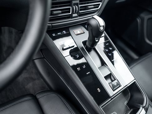 Certified 2026 Porsche Macan AWD/4WD image 15