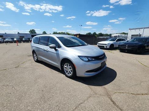 Certified 2023 Chrysler Voyager LX FWD image 6