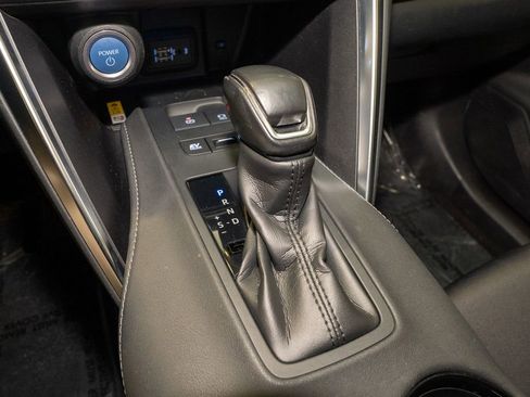 Used 2021 Toyota Venza LE image 15