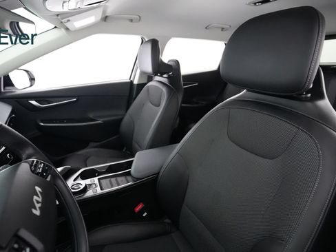 Used 2024 Kia EV6 Light RWD image 4