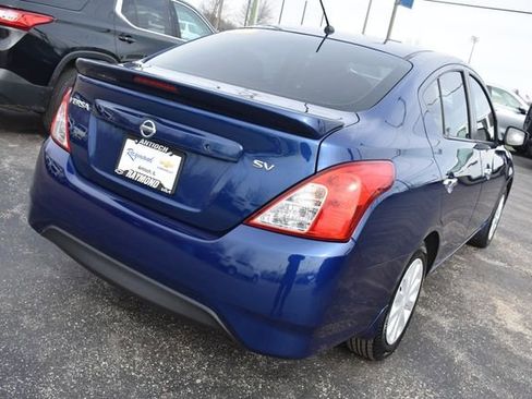 Used 2019 Nissan Versa SV image 3