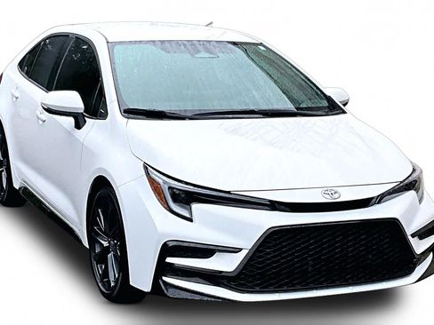 Used 2024 Toyota Corolla SE FWD image 3
