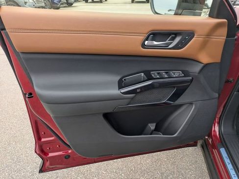New 2026 Nissan Pathfinder Platinum AWD/4WD image 11