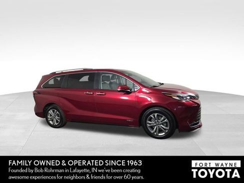 Used 2021 Toyota Sienna Platinum AWD/4WD image 5