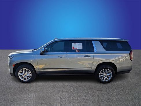 Used 2024 Chevrolet Suburban Premier image 2