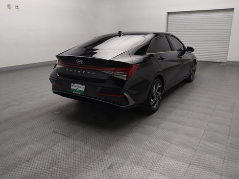 Used 2024 Hyundai Elantra SEL w/ Convenience Package image 9