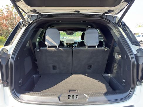 Used 2025 Ford Explorer ST RWD image 12