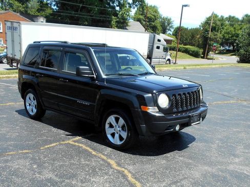 Used 2011 Jeep Patriot Latitude AWD/4WD image 4