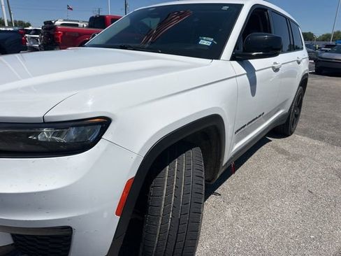 Used 2022 Jeep Grand Cherokee L Limited w/ Black Appearance Package RWD image 4