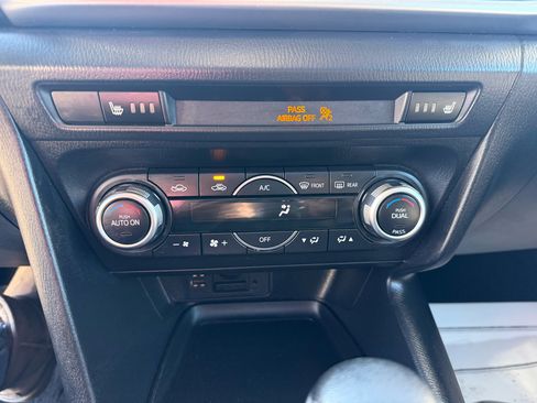 Used 2017 MAZDA MAZDA3 Touring w/ Popular Equipment Package image 21