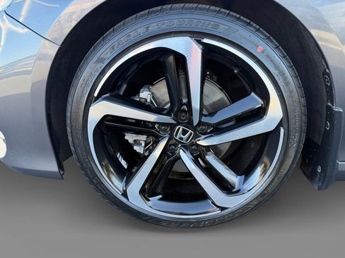 Used 2018 Honda Accord Sport image 9