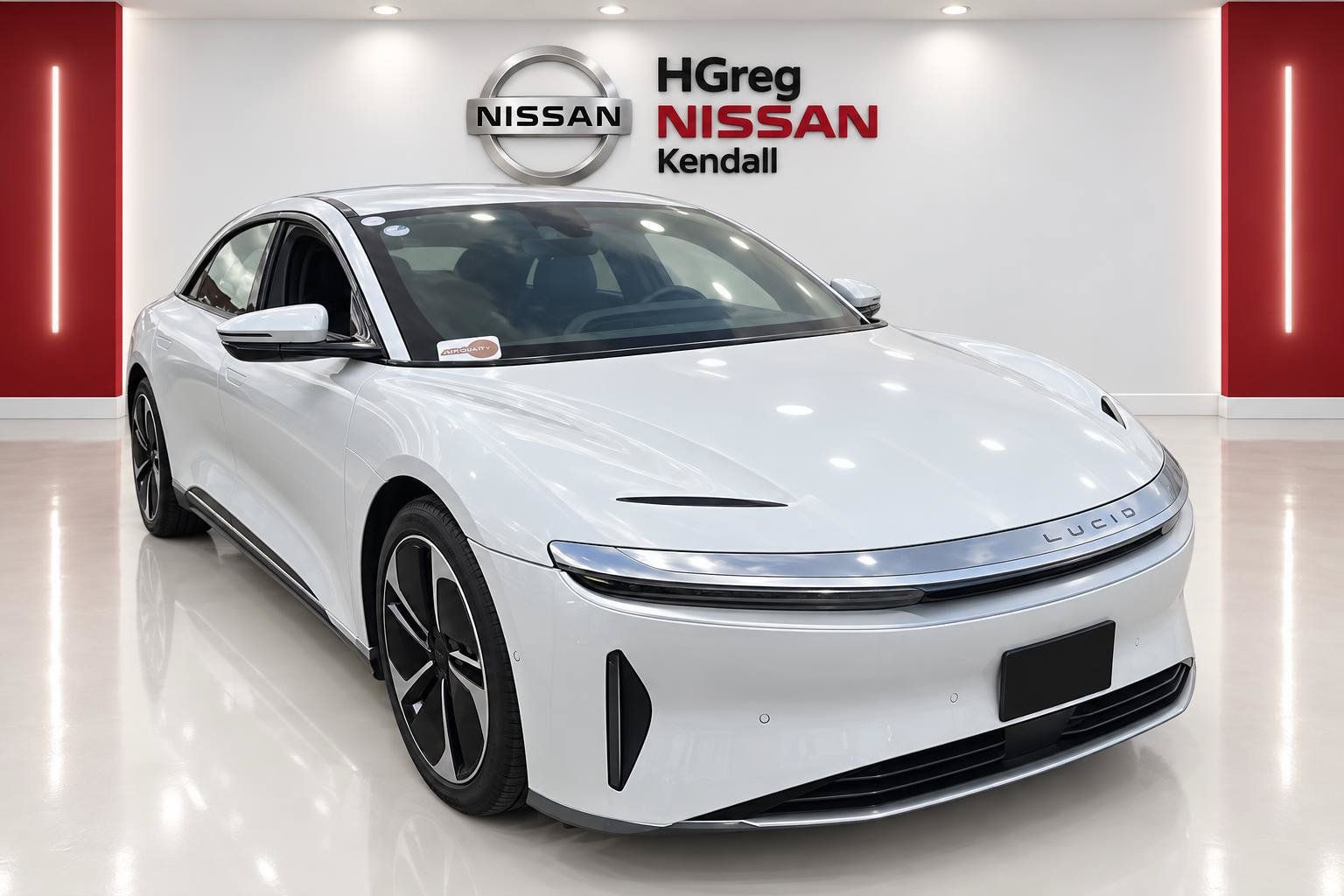 Used 2024 Lucid Air Touring AWD/4WD image 3
