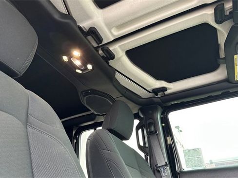 Certified 2022 Jeep Gladiator Willys image 18