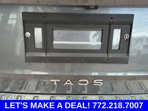 Certified 2023 Volkswagen Taos SE w/ Panoramic Sunroof Package FWD image 9