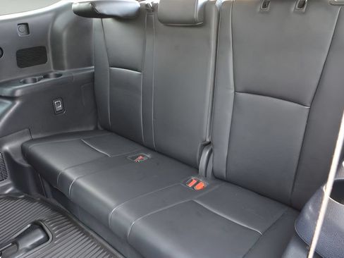 Certified 2024 Toyota Highlander XLE AWD/4WD image 16
