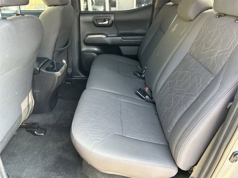 Used 2019 Toyota Tacoma TRD Off-Road image 15