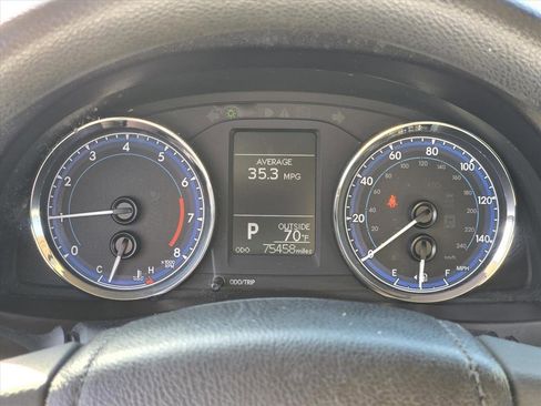 Used 2018 Toyota Corolla LE image 7