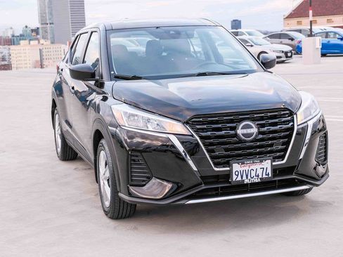 Used 2025 Nissan Kicks Play S FWD image 3