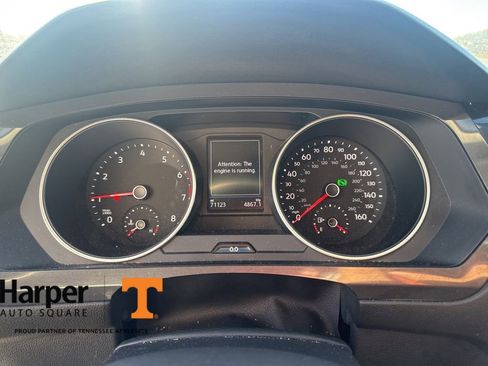 Used 2021 Volkswagen Tiguan SE w/ Panoramic Sunroof Package image 15