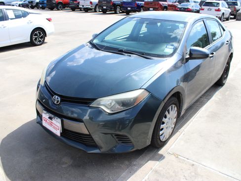 Used 2016 Toyota Corolla LE FWD image 4