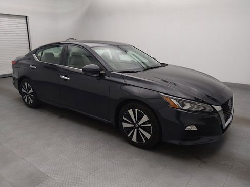 Used 2022 Nissan Altima 2.5 SV w/ SV Premium Package image 11