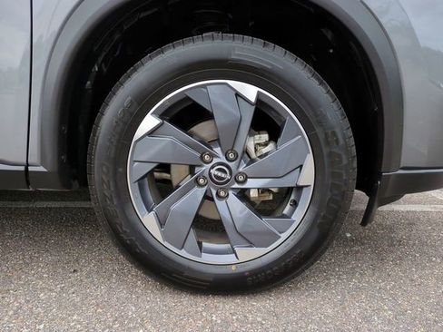 Used 2025 Nissan Rogue SV FWD image 11