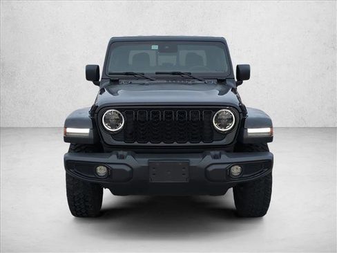 Used 2024 Jeep Gladiator Sport image 2
