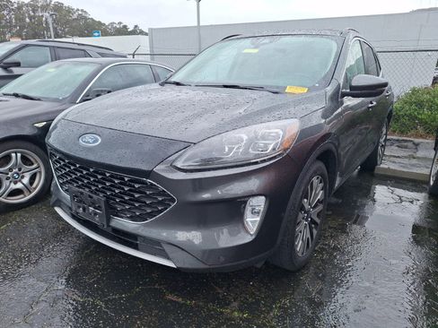 Used 2020 Ford Escape Titanium image 3