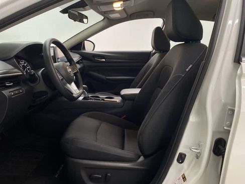 Used 2025 Nissan Altima 2.5 SV image 14