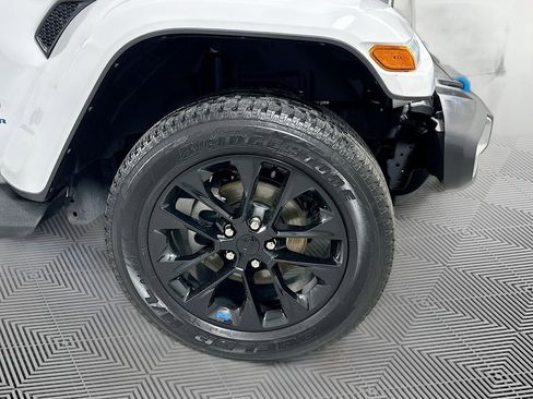 Used 2023 Jeep Wrangler Unlimited Sahara w/ Cold Weather Group AWD/4WD image 17