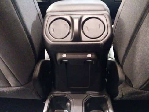 Used 2024 Jeep Wrangler Willys image 10