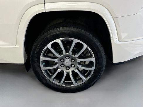 Used 2022 GMC Acadia Denali w/ Denali Technology Package FWD image 34