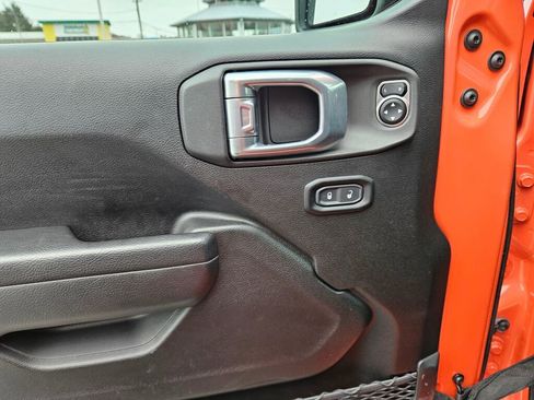 Used 2023 Jeep Wrangler Unlimited AWD/4WD image 18