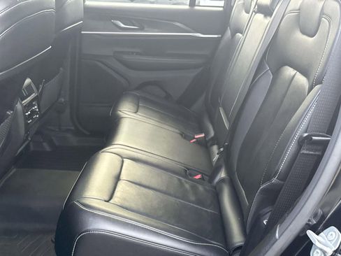 Used 2023 Jeep Grand Cherokee Limited w/ Black Appearance Package image 26