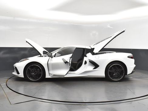 Used 2025 Chevrolet Corvette Stingray Coupe w/ 1LT image 42