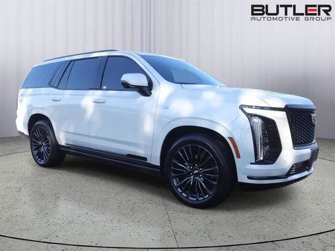 Used 2025 Cadillac Escalade Sport Platinum w/ LPO, Floor Liner Package AWD/4WD image 9
