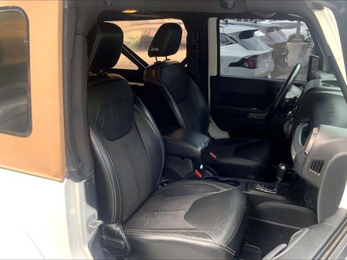 Used 2018 Jeep Wrangler Sport AWD/4WD image 9