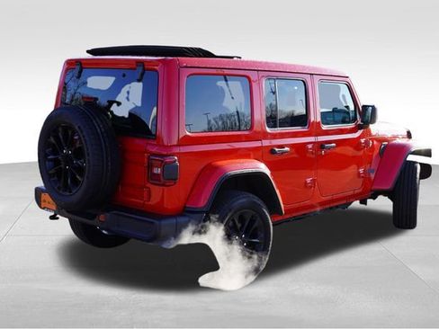 Certified 2025 Jeep Wrangler Unlimited Sahara w/ Safety Group AWD/4WD image 6