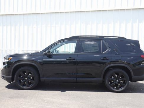 New 2025 Honda Pilot Black Edition image 5
